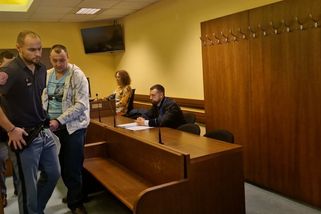 Když už nemohl bodat, udělal si přestávku. Za brutální vraždu ženy v Jaroměři dostal muž 16 let - Novinky